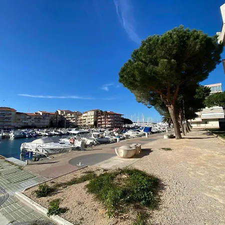 En Bord De Marina 아파트 *