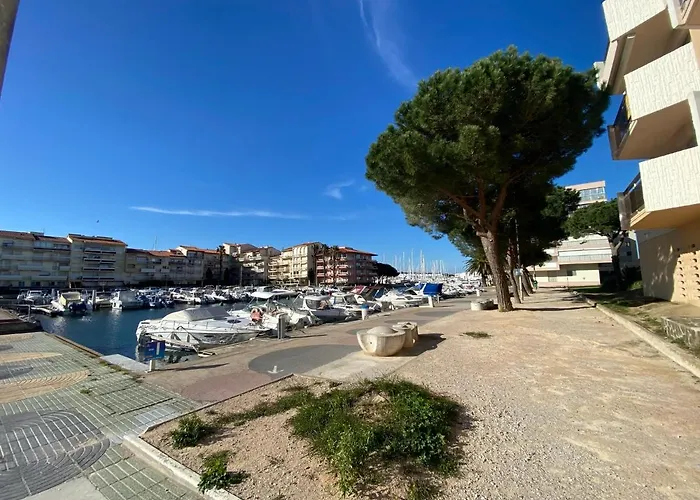 En Bord De Marina 아파트 *